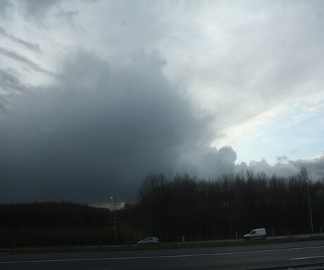 Van donker naar licht...ware bui boven Leerdam