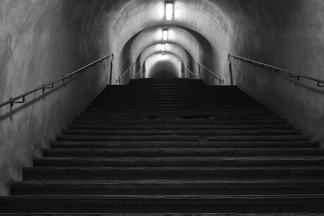 Trap op in Fort Eben-Emael (B&W). 