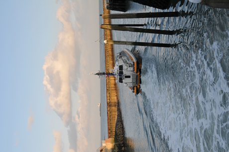 Loodsboot vaart uit in Vlissingen