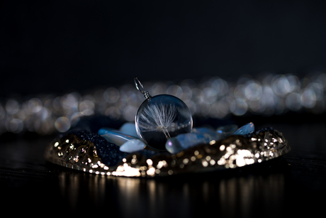  Een wens gevangen in glas, omringd door fluisterend licht.