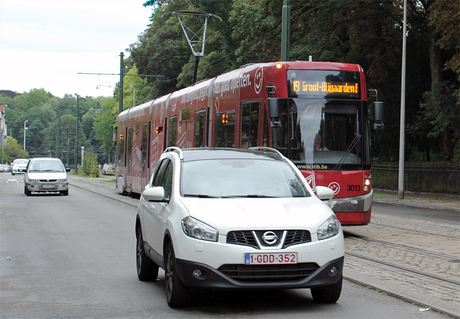 Gevaar !! Tram in aantocht.