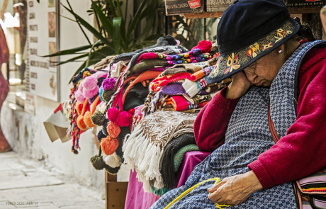 Slapende vrouw in Peru