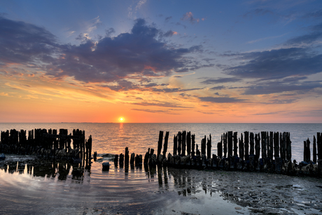 Moddergat bij zonsondergang