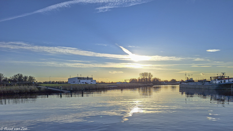 Met de zon achter de wolken
