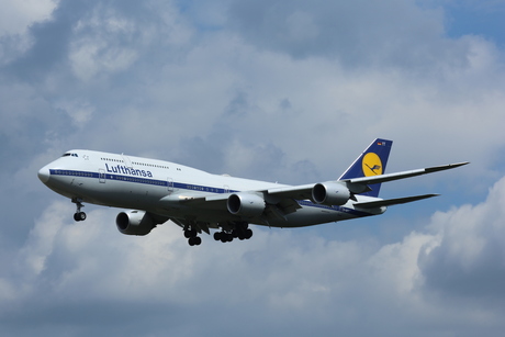 Boeing 747-8I Lufthansa retro