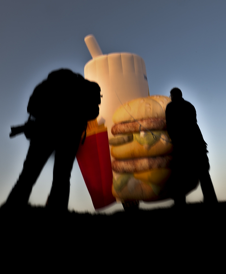 Avondeten McDonalds valt fotografen erg zwaar.