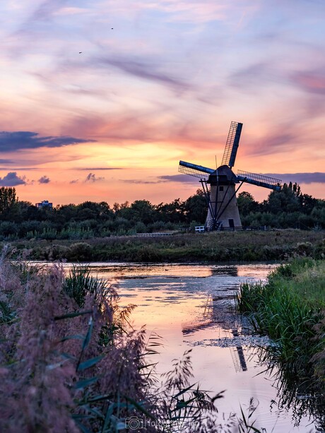 Molen bij zonsondergang