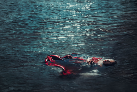 D r i f t i n g . . . - Water fotoshoot Henschotermeer
Model: Melissa - foto door renekuipers op 04-08-2022 - locatie: De Heygraeff 2, 3931 MK Woudenberg, Nederland - deze foto bevat: beauty, dress, red, water, lake, meer, woman, stilte, golven, portret, sereen, canon, godox, melissa, handen, hands, vrouw, nederland, woudenberg, canon, canon eos r6, ef24-70mm f/2.8l ii usm, iso 100, diafragma ƒ/2.8, sluitertijd 1/2500s, brandpuntafstand 24mm, water, vloeistof, lucht, meer, waterlichaam, boom, recreatie, sportuitrusting, boten en varen--apparatuur en benodigdheden, elektrisch blauw