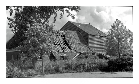 vervallen boerderij