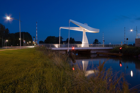 Brug Bedum in de avond