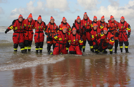 Reddingsbrigade bij de nieuwjaarsduik