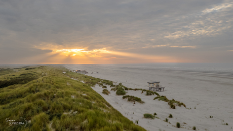 De zon over het strand