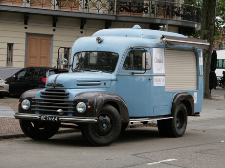 Gezien in Rotterdam, een Ford Rhein, bouwjaar 1955, 8 cilinder met 3294 cc.