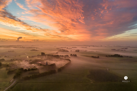 Ochtend luchten boven Hantum Friesland