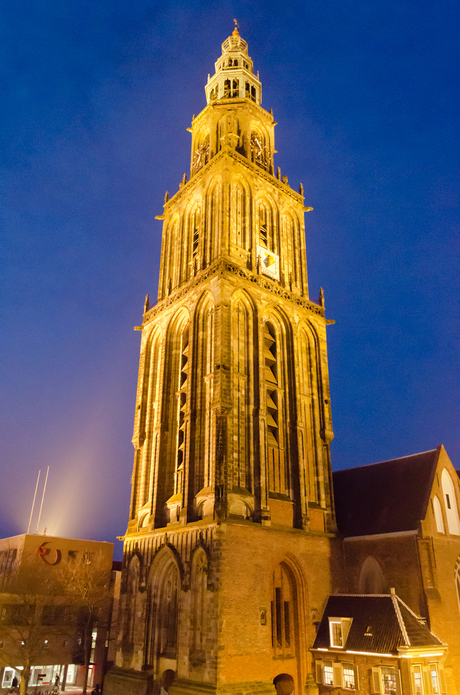 De Martinietoren bij avond