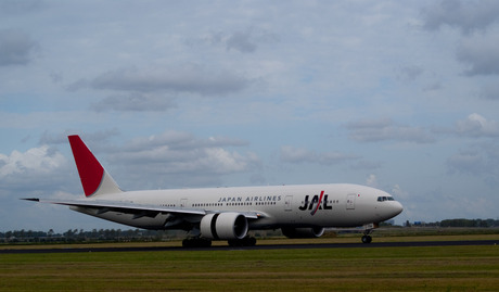 Japan Airlines Boeing 777-200 ER