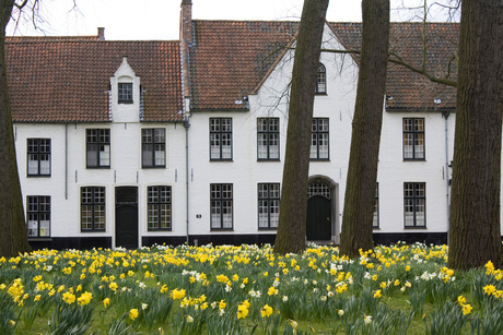 lente in het begijnhof