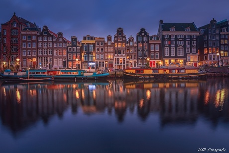Beroemde 17e eeuwse grachtenpanden aan de Singel in Amsterdam...