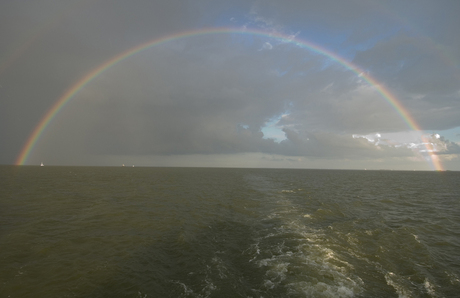 regenboog boven het IJsselmeer