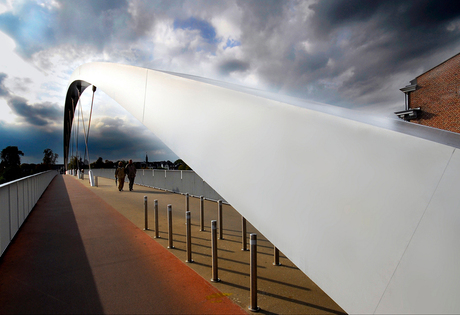 Loopbrug over de Maas bij Maastricht