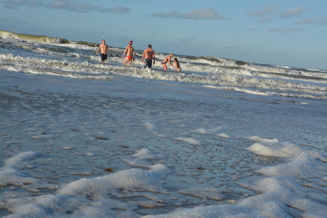 Noorwijk, zwemmen op 29-12-2013