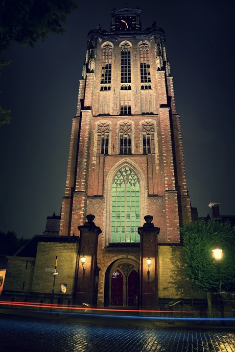 Dordrechtse kerk in de nacht