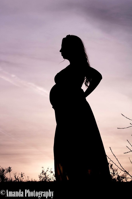Silhoutte pregnant woman