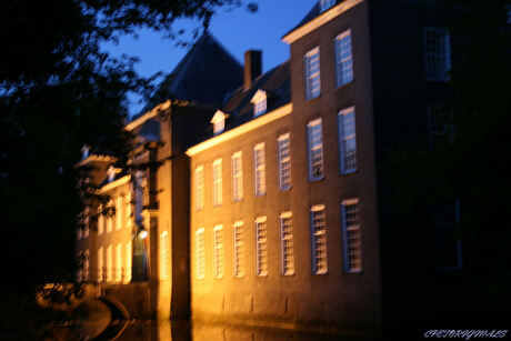 kasteel bij avond