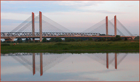 Brug over de Waal