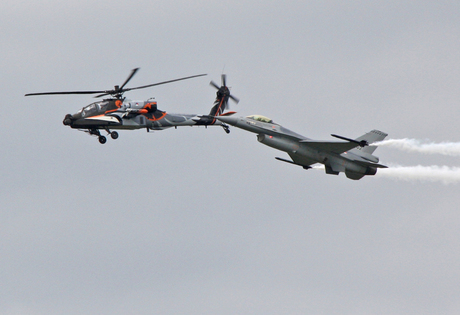 Apache en F16