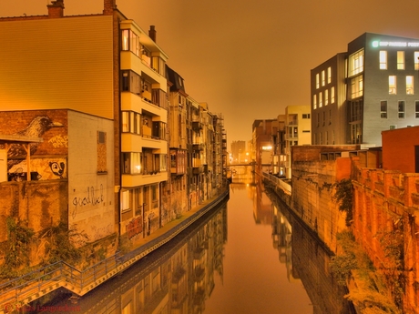 Achteraf straatje in Gent by night