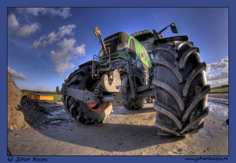 HDR en de machtige tractor