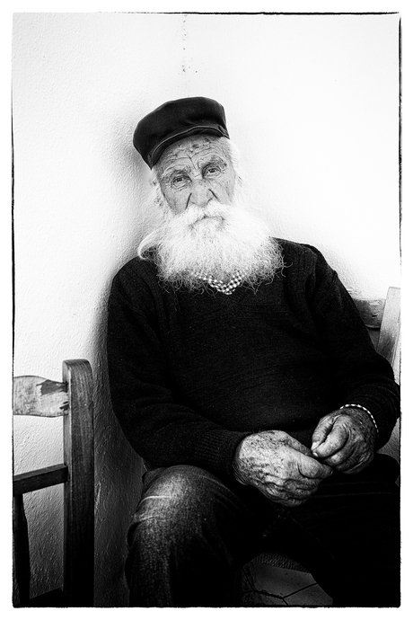 mooie oude man in Griekenland