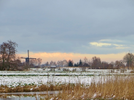 Molen in sneeuwlandschap.JPG