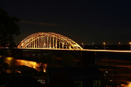 Waalbrug @t Night