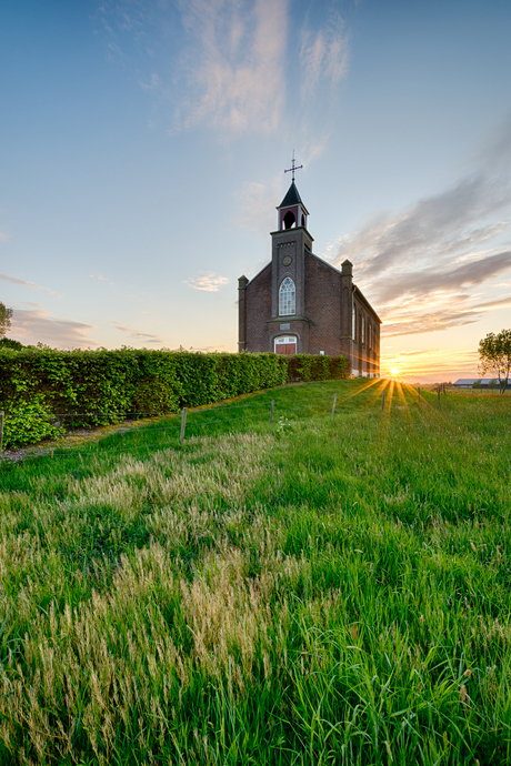 Kerkje op het platteland