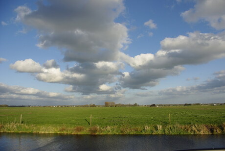 wolkenlucht in de polder