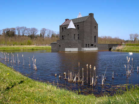 Modern kasteel in idyllise omgeving