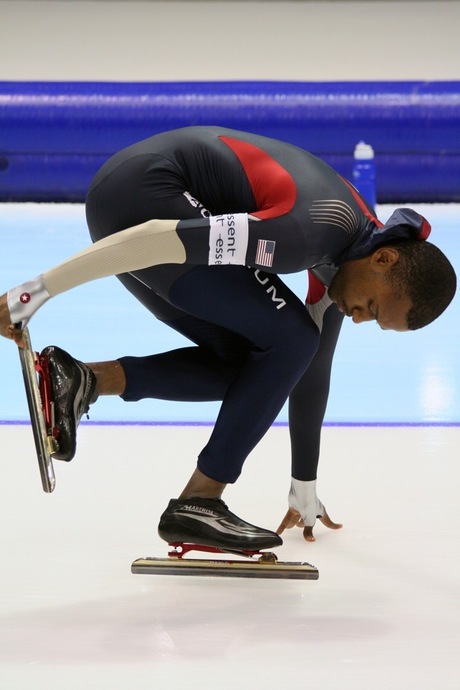 Shani Davis aan de start in Thialf 1