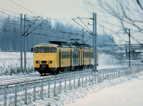 Sprinter in de sneeuw