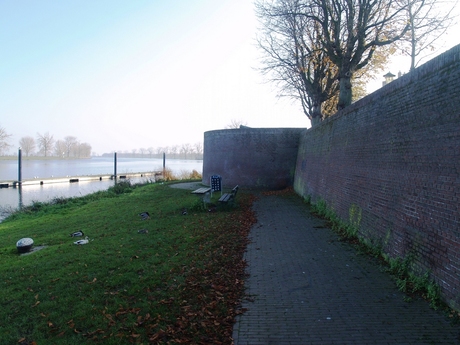 Grave, Loswal, vestingwal met eerste bastion