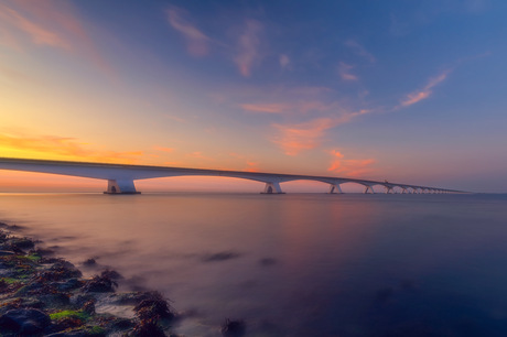 Zeelandbrug bij zonsondergang 