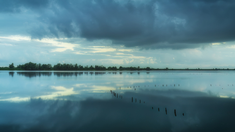 De Hoekplas tijdens blauwe uur