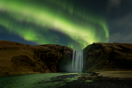Noorderlicht boven Skogafoss