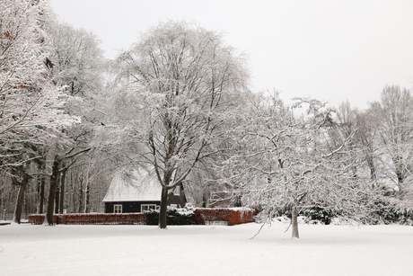 Huisje in de sneeuw