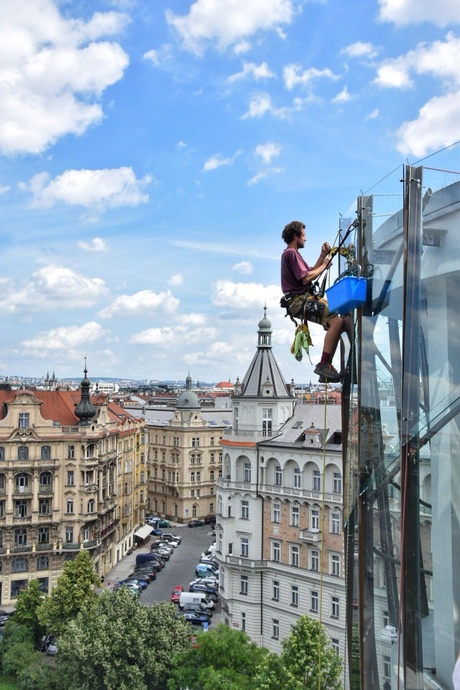 Glazenwasser aan 't werk