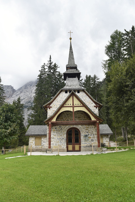 Kerkje bij Lago di Braies