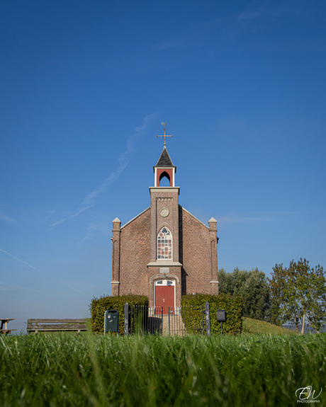 Hervormde Vluchheuvelkerk in Homoet