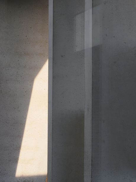 Brutalistische schaduw