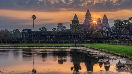 - Zonsopgang bij Angkor Wat -